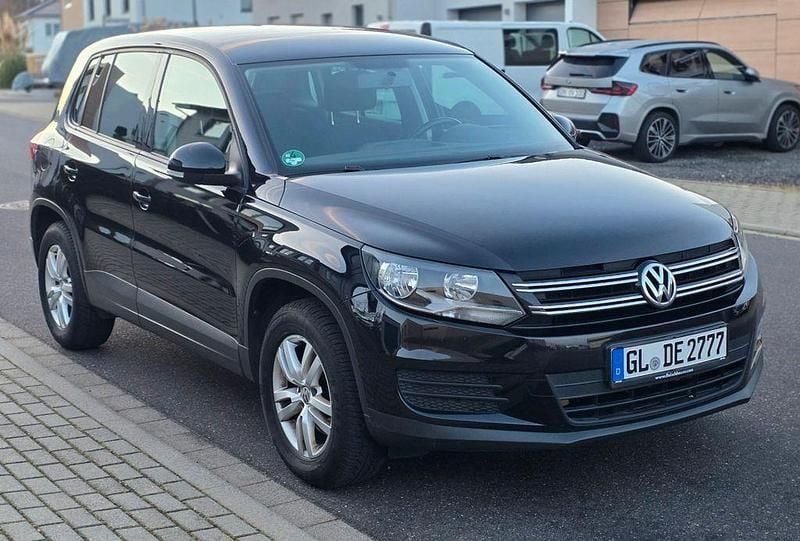 Schwarz Gebraucht 2016 VW Tiguan Comfortline SUV | 9.999 € (Superpreis) - Bild 1/4