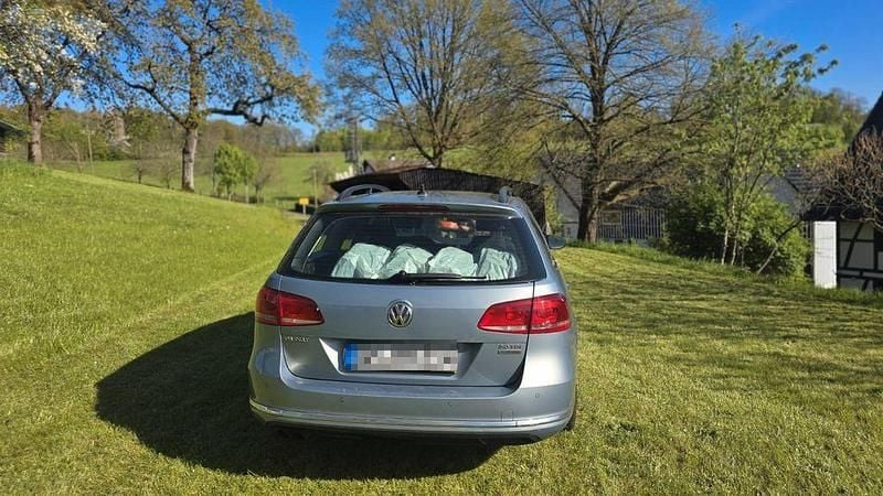 Second-hand VW Passat Edition 140 CP (102 kW) 2013 Albastru Break