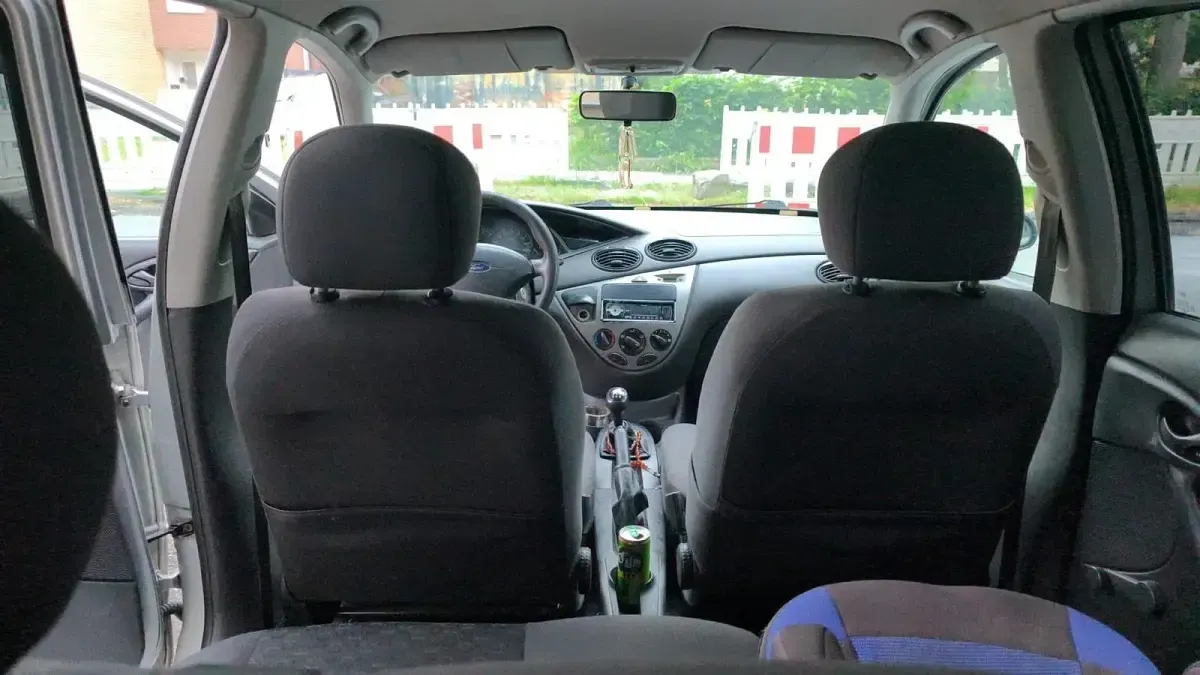 Gebraucht Ford Focus 100 PS (73 kW) 2002 Silber Kleinwagen