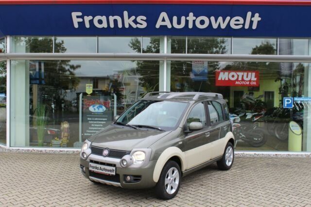 Grün metallic Gebraucht 2011 Fiat Panda 4x4 Cross Kleinwagen | 5.950 € (Fairer Preis) - Bild 1/4
