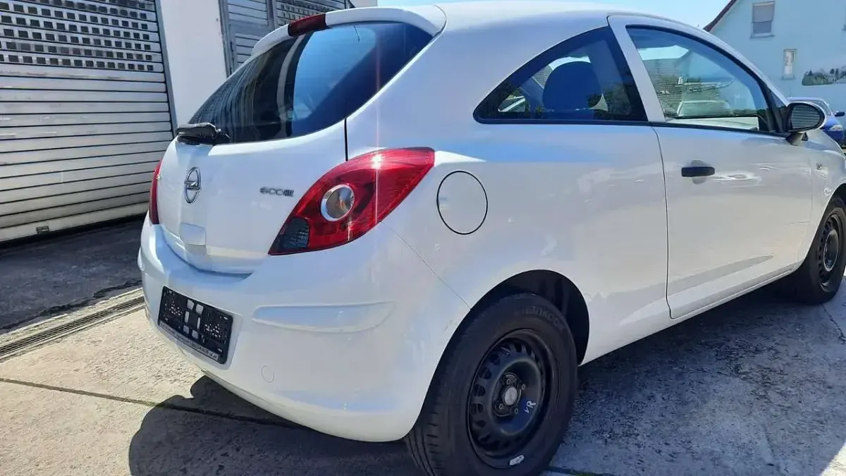 Gebraucht Opel Corsa Selection 69 PS (50 kW) 2012 Casabl/arctic/eisweiss/kaolin Kleinwagen