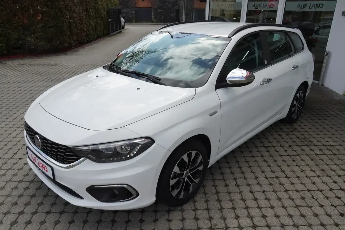 Usado Fiat Tipo 120 CV (88 kW) 2019 Blanco Familiar