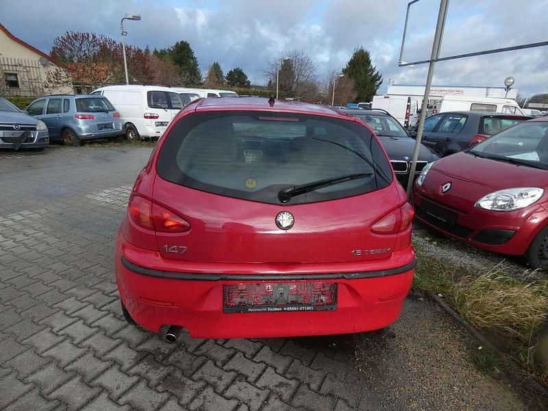 Gebraucht Alfa Romeo 147 Distinctive 105 PS (77 kW) 2001 Rot Kleinwagen