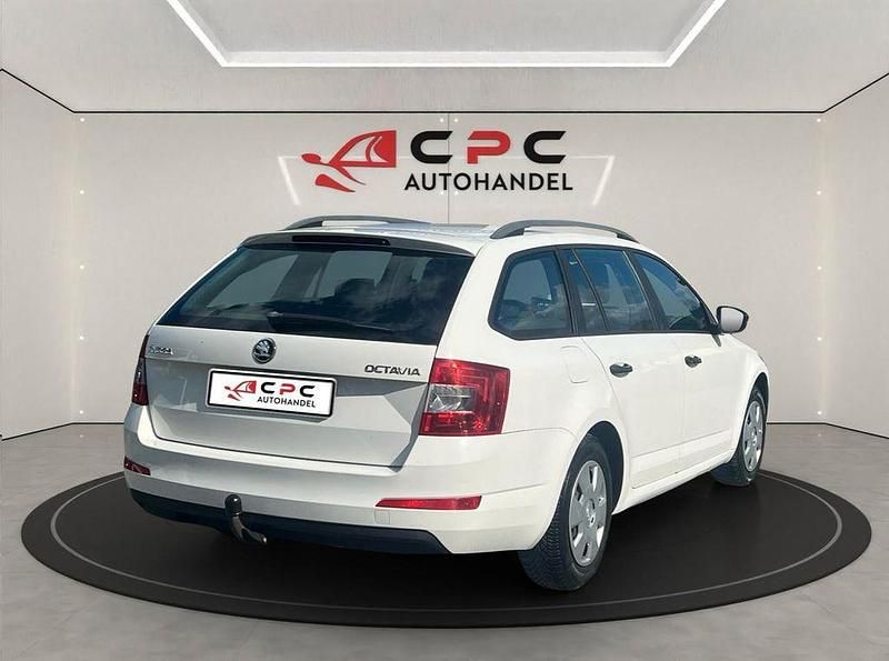 Usado Skoda Octavia Active 105 HP (77 kW) 2015 Branco Citadino