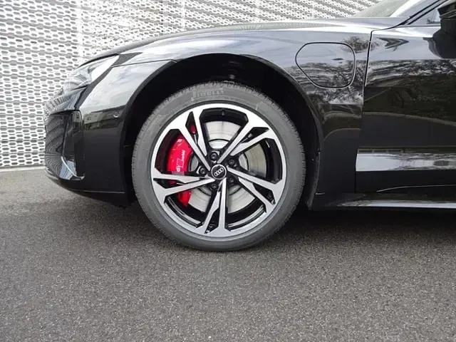 Gebraucht Audi e-tron GT quattro Premium 439 kW (598 PS) 2023 Mythosschwarz metallic Limousine