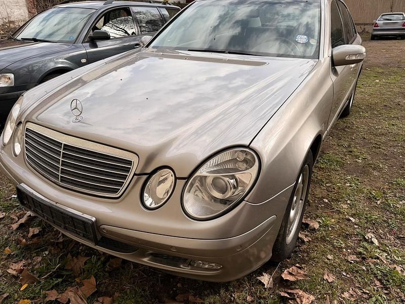 Gebraucht Mercedes E320 204 PS (150 kW) 2003 Silber Limousine