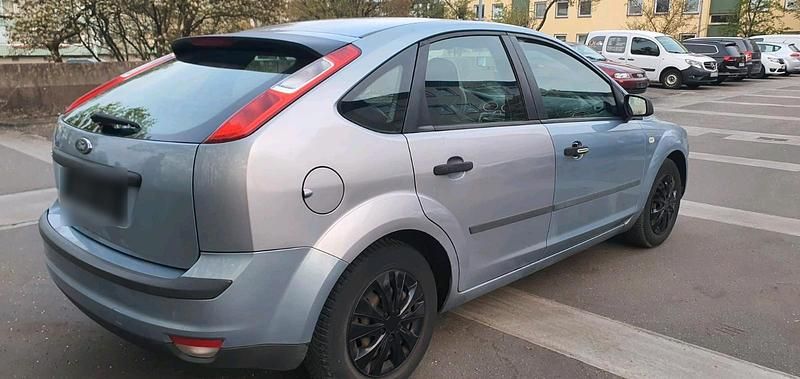 Second-hand Ford Focus 101 CP (74 kW) 2005 Albastru Break