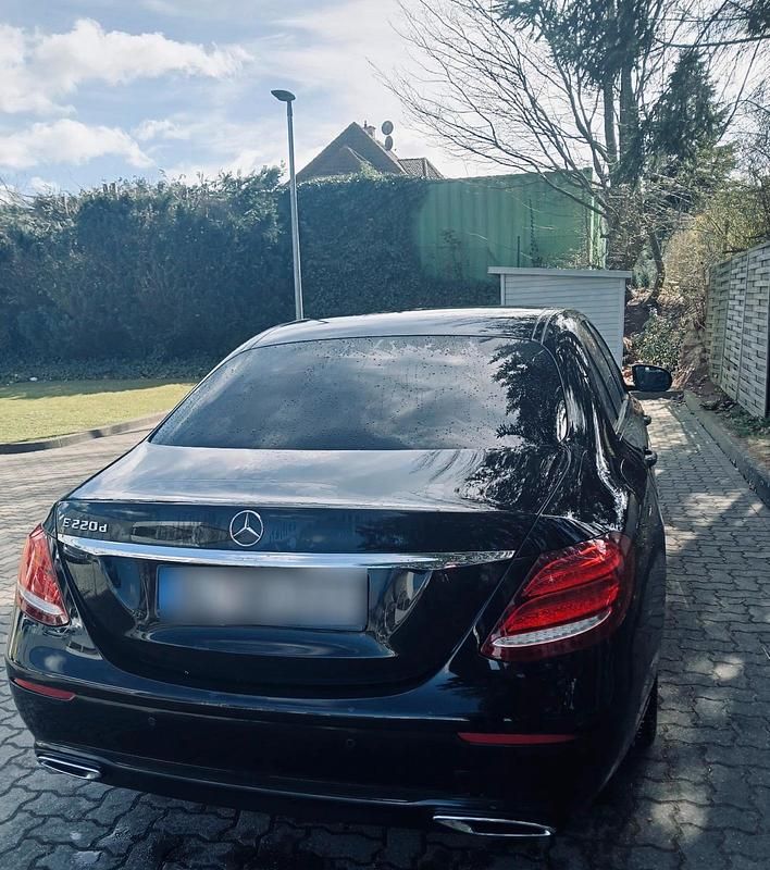 Gebraucht Mercedes E220 Avantgarde 194 PS (142 kW) 2019 Schwarz Limousine