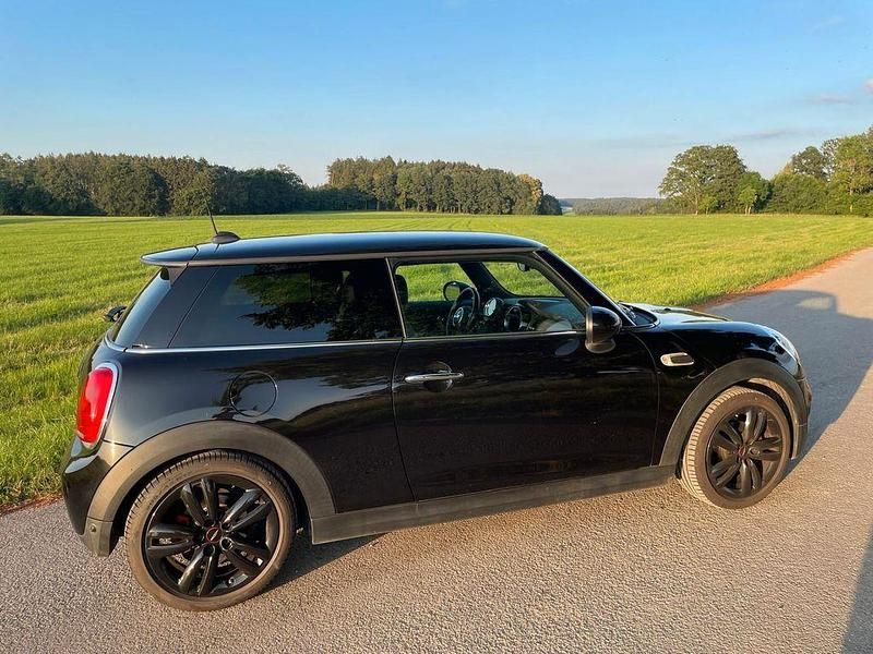 Gebraucht Mini Cooper 136 PS (100 kW) 2017 Schwarz Kleinwagen