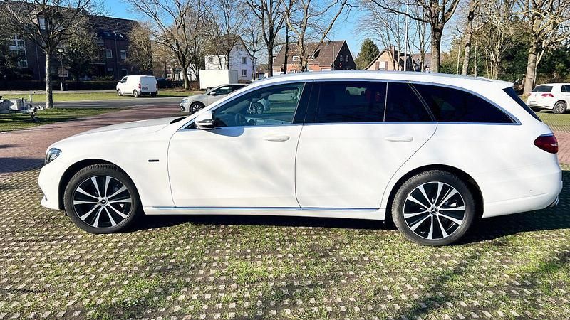 Gebraucht Mercedes E300 306 PS (225 kW) 2019 Weiß Kombi