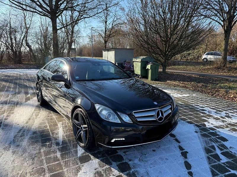 Gebraucht Mercedes E350 231 PS (169 kW) 2009 Schwarz Coupé