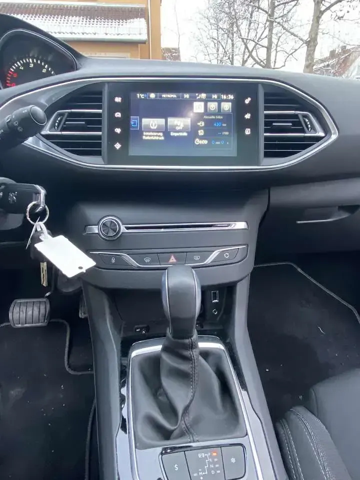 Gebraucht Peugeot 308 Allure 120 PS (88 kW) 2016 Limousine