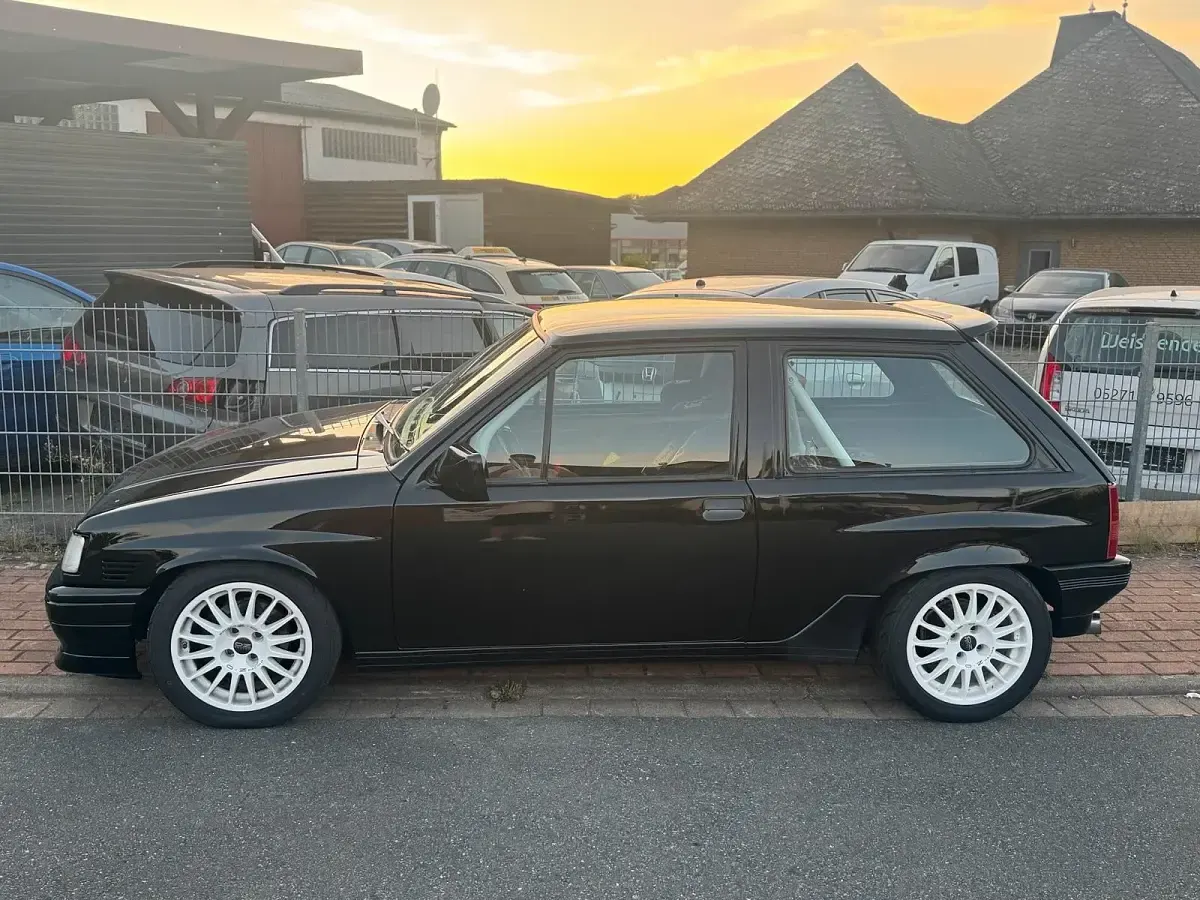 Gebraucht Opel Corsa 150 PS (110 kW) 1993 Schwarz Kleinwagen