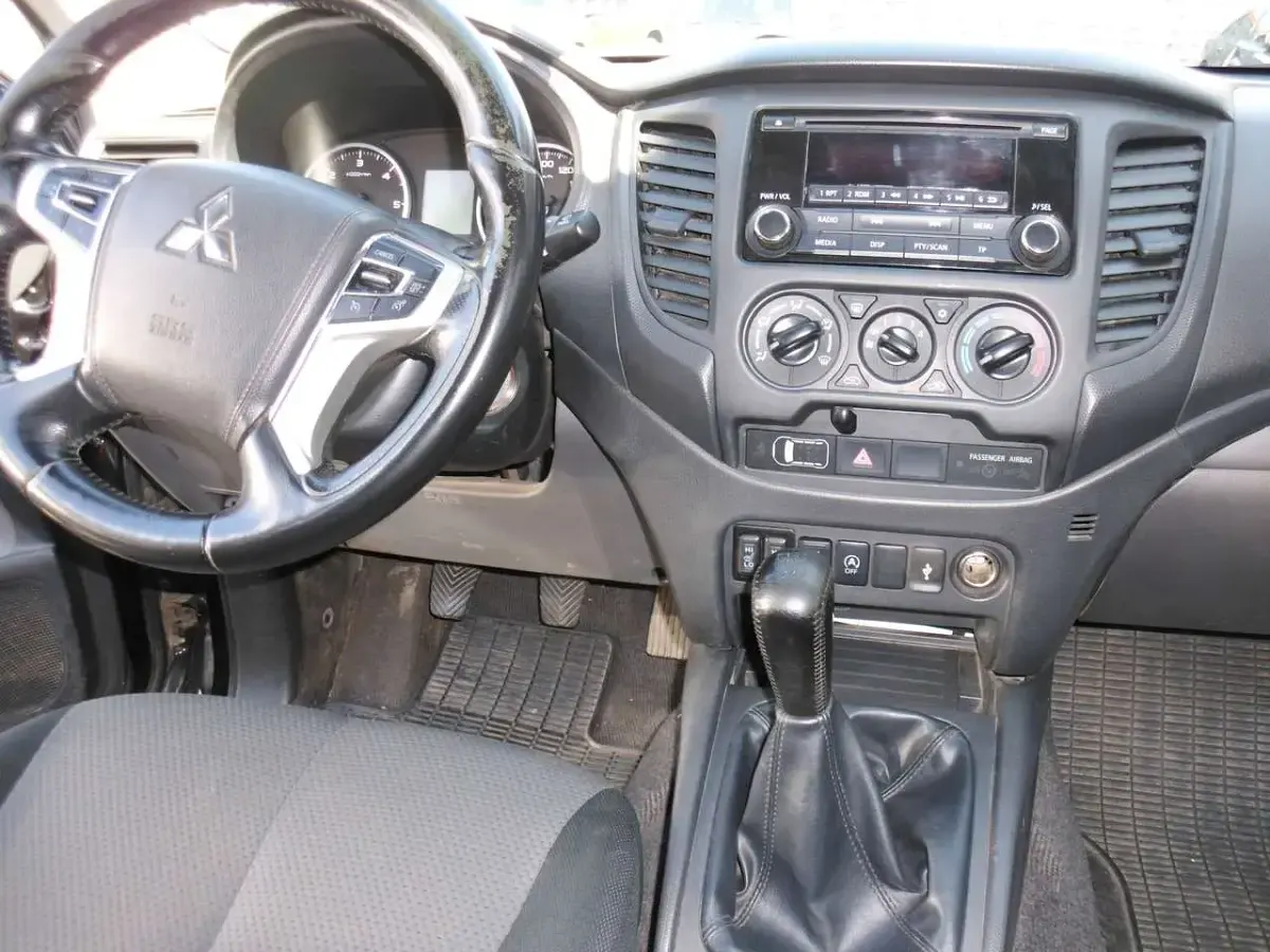 Gebraucht Mitsubishi L 154 PS (113 kW) 2018 Schwarz Pickup