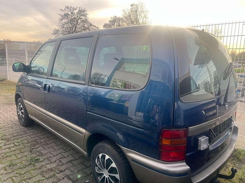 Grau Gebraucht 2000 Nissan Serena Van / Kleinbus | 5.400 € - Bild 1/4
