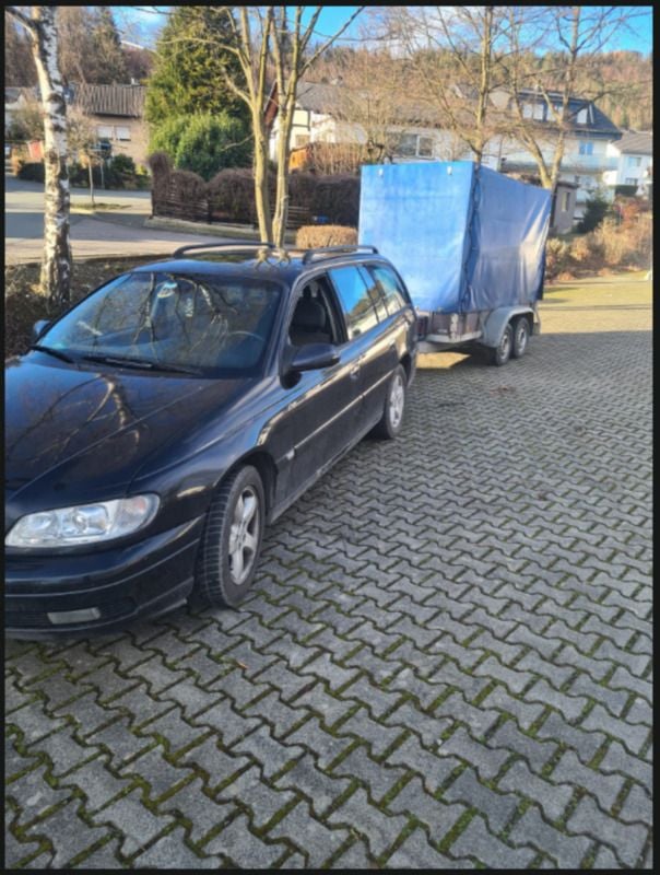 Schwarz Gebraucht 2002 Opel Omega Kombi | 1.100 € (Superpreis) - Bild 1/4