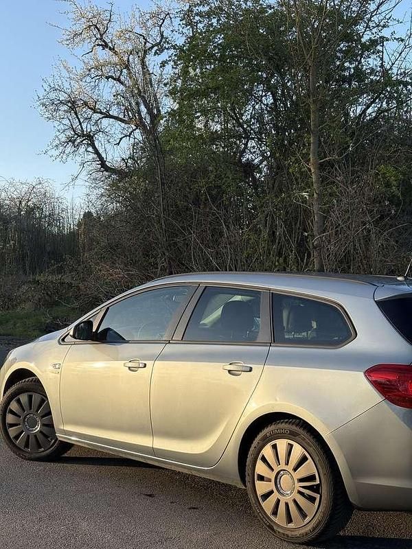 Gebraucht Opel Astra 165 PS (121 kW) 2014 Grau Kombi