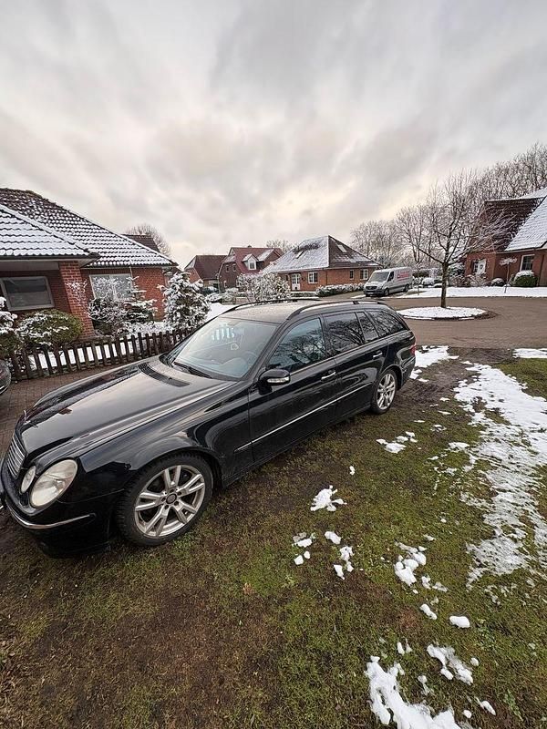Gebraucht Mercedes 220 143 PS (105 kW) 2001 Schwarz Kombi