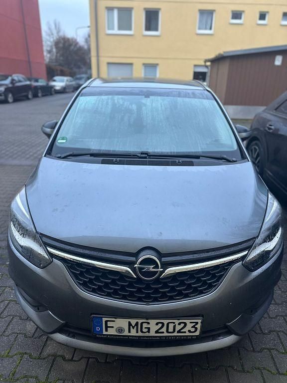 Grau Gebraucht 2017 Opel Zafira Tourer Edition Van / Kleinbus | 8.000 € (Guter Preis) - Bild 1/4