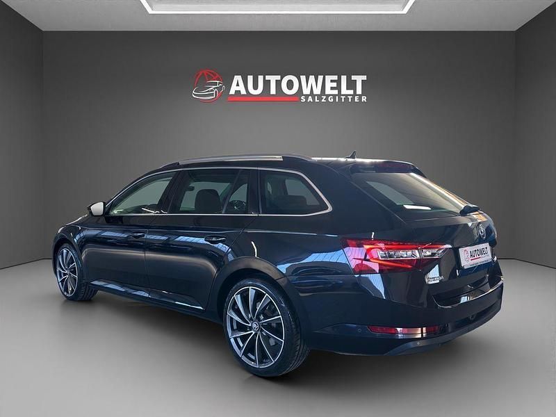 Gebraucht Skoda Superb Style 190 PS (139 kW) 2016 Schwarz Kombi