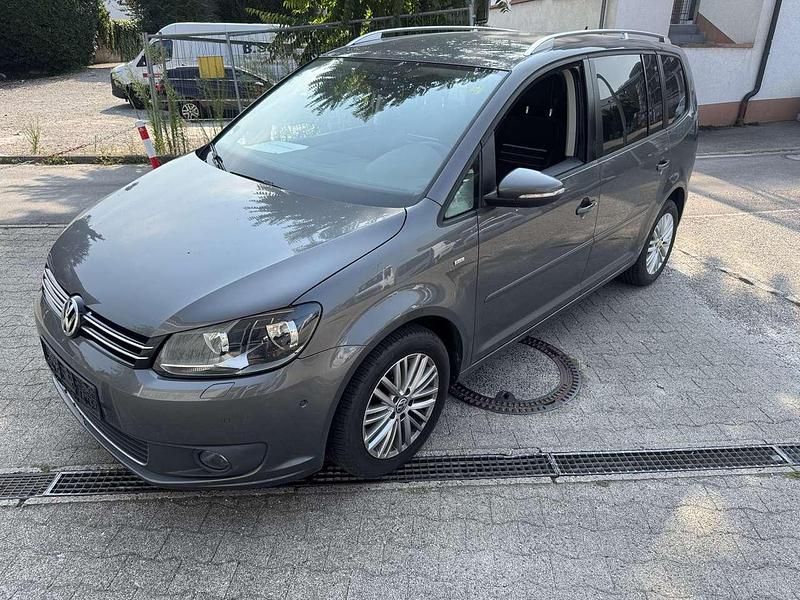 Grau Gebraucht 2015 VW Touran Cup Van / Kleinbus | 12.900 € (Fairer Preis) - Bild 1/4