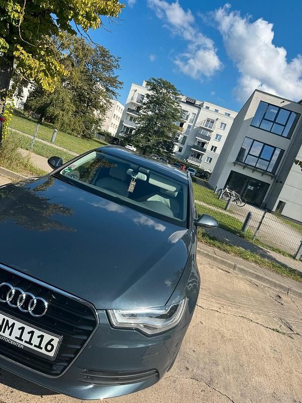 Blau Gebraucht 2012 Audi A6 Comfort Limousine | 10.550 € (Guter Preis) - Bild 1/4