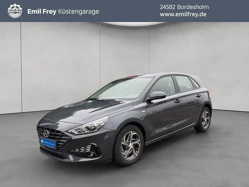 Grau Gebraucht 2024 Hyundai i30 Select Limousine | 17.680 € (Superpreis) - Bild 1/4