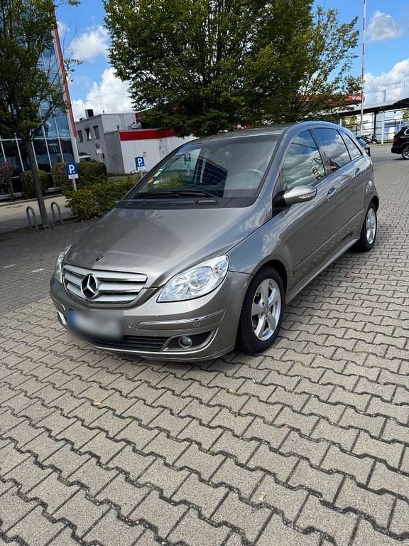 Grau Gebraucht 2006 Mercedes B180 Van / Kleinbus | 3.800 € (Fairer Preis) - Bild 1/4