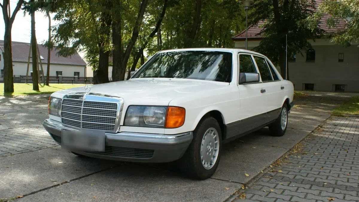 Gebraucht Mercedes 380 204 PS (150 kW) 1983 Weiß Limousine