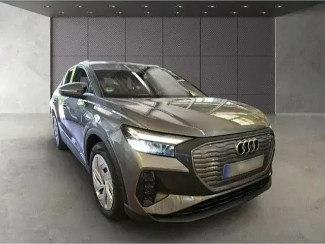 Gebraucht Audi Q4 e-tron Basis 150 kW (204 PS) 2023 Taifungrau metallic SUV
