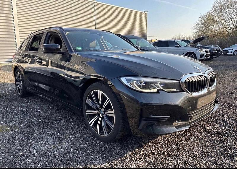Gebraucht BMW 320 Advantage 190 PS (139 kW) 2020 Schwarz Kombi