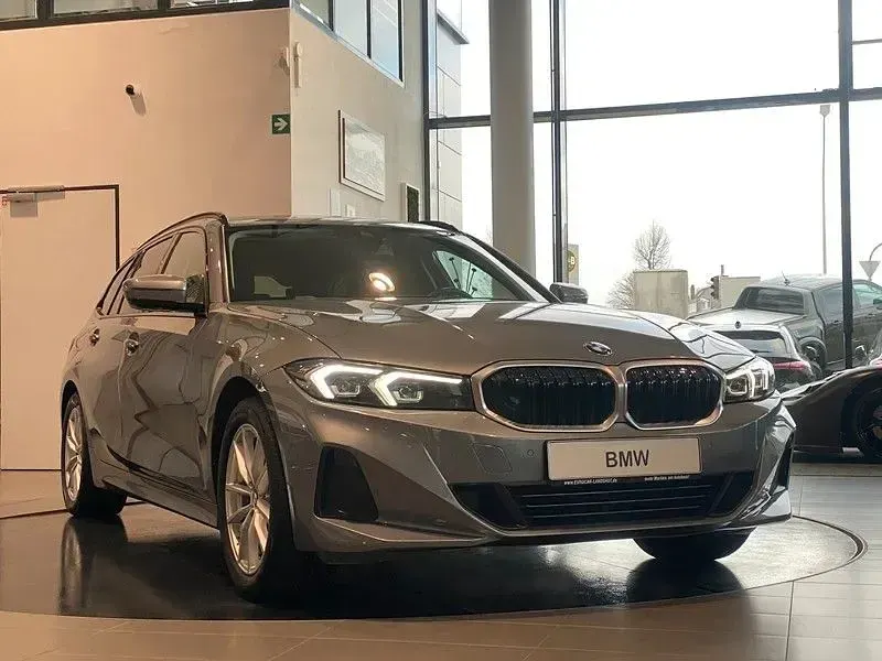 Gebraucht BMW 318 150 PS (110 kW) 2023 Grau Kombi