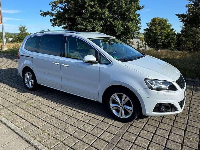 Weiß Gebraucht 2021 Seat Alhambra Van / Kleinbus | 23.900 € (Guter Preis) - Bild 1/4