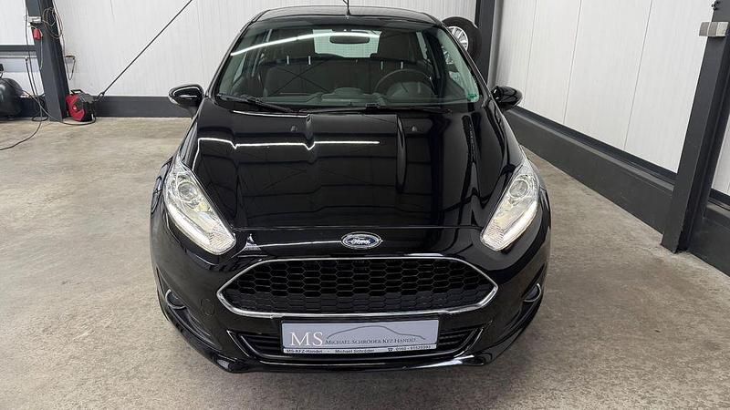 Gebraucht Ford Fiesta Trend+ 101 PS (74 kW) 2013 Weiß Kleinwagen