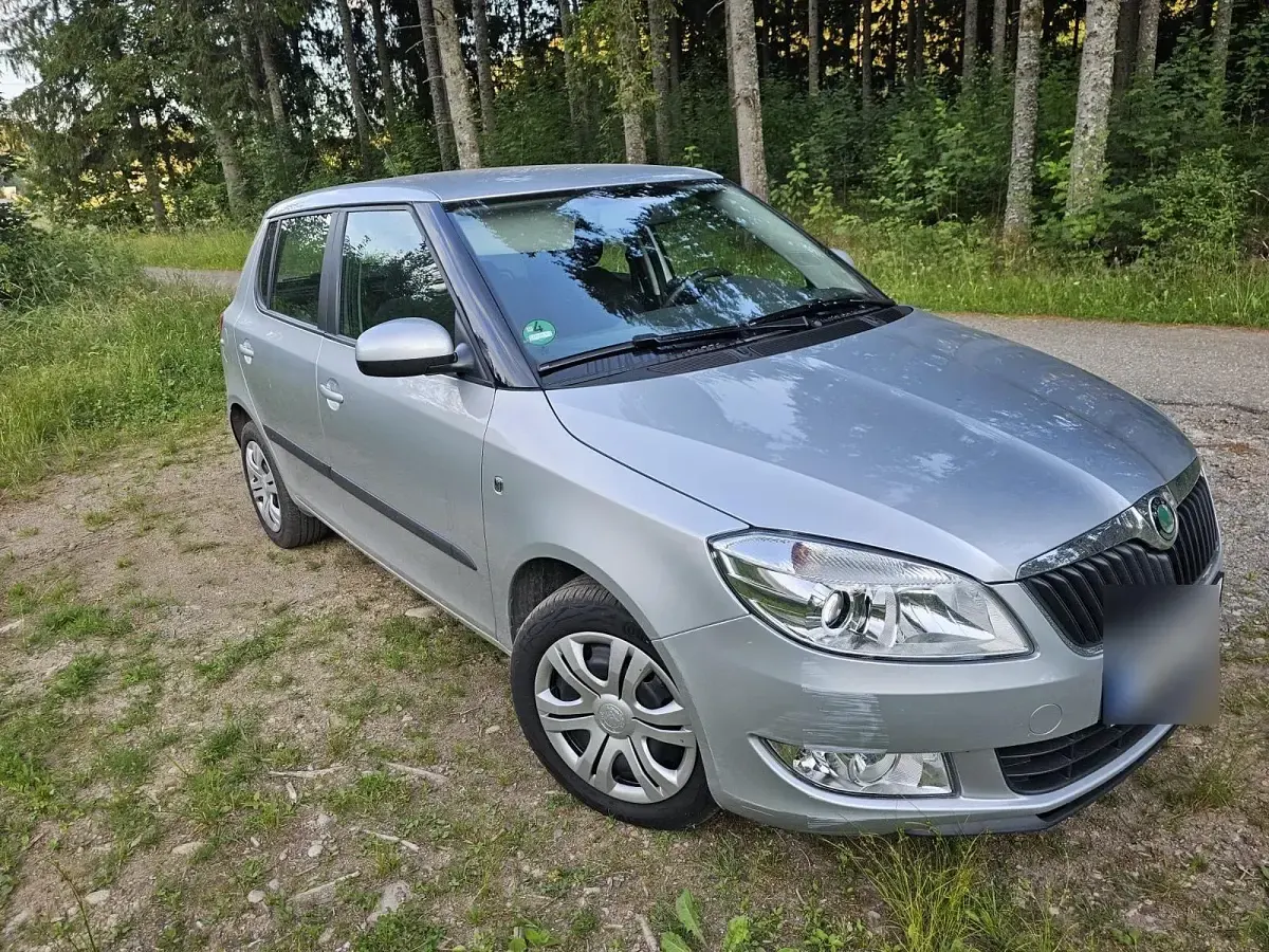 Gebraucht Skoda Fabia 69 PS (50 kW) 2011 Silber Limousine
