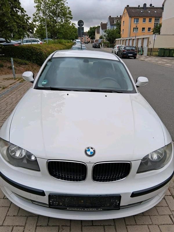 Weiß Gebraucht 2010 BMW 116 Kleinwagen | 4.000 € (Fairer Preis) - Bild 1/4