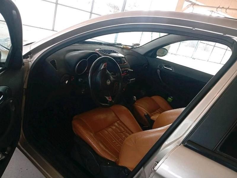 Gebraucht Alfa Romeo 147 105 PS (77 kW) 2004 Grau Kleinwagen