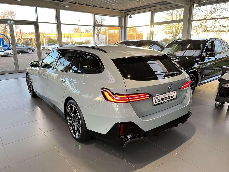 Gebraucht BMW 520 M Sport 197 PS (144 kW) 2025 Grau Kombi