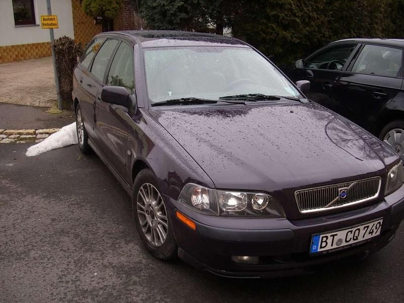 Gebraucht Volvo V40 Comfort 136 PS (100 kW) 2002 Schwarz Kombi