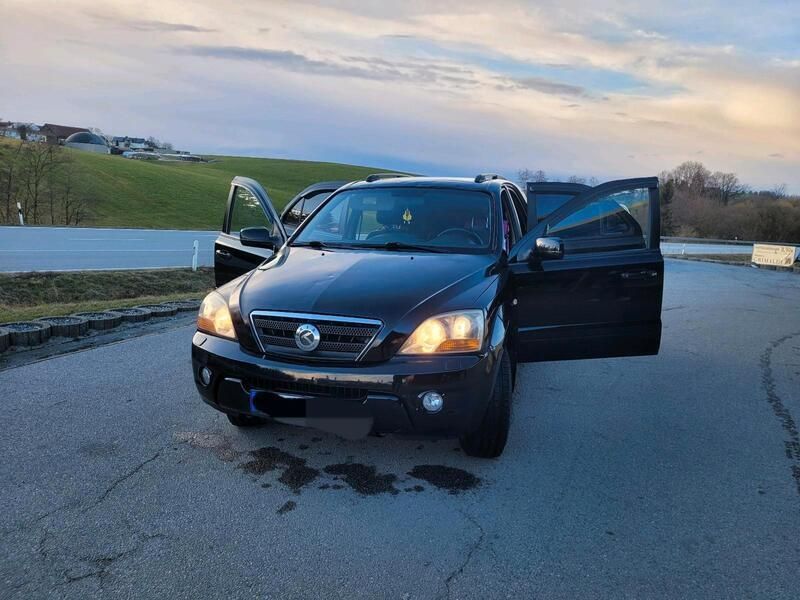 Schwarz Gebraucht 2007 Kia Sorento SUV | 3.800 € - Bild 1/4
