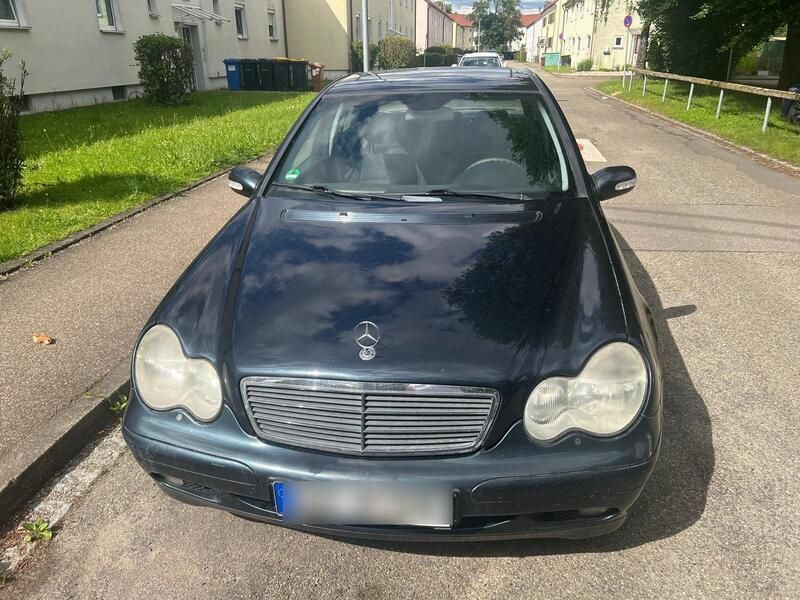 Blau Gebraucht 2001 Mercedes C180 Limousine | 990 € - Bild 1/4