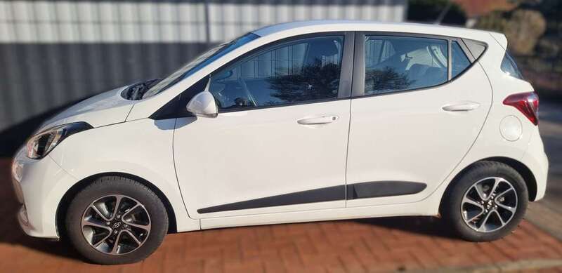 Weiß Gebraucht 2018 Hyundai i10 Kleinwagen | 8.900 € (Guter Preis) - Bild 1/4
