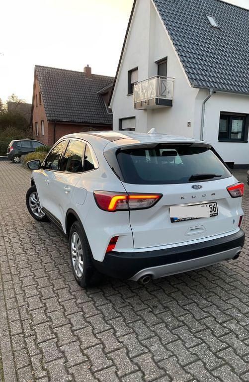 Gebraucht Ford Kuga Trend 120 PS (88 kW) 2020 Weiß SUV