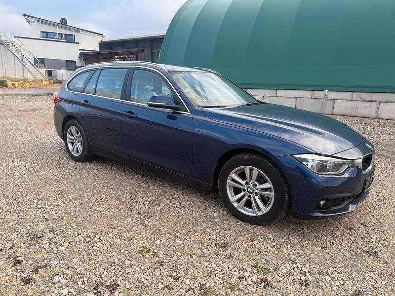 Gebraucht BMW 318 Sport Line 143 PS (105 kW) 2017 Blau Kombi