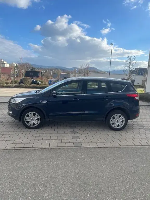 Używany Ford Kuga SYNC Edition 150 KM (110 kW) 2016 Niebieski SUV