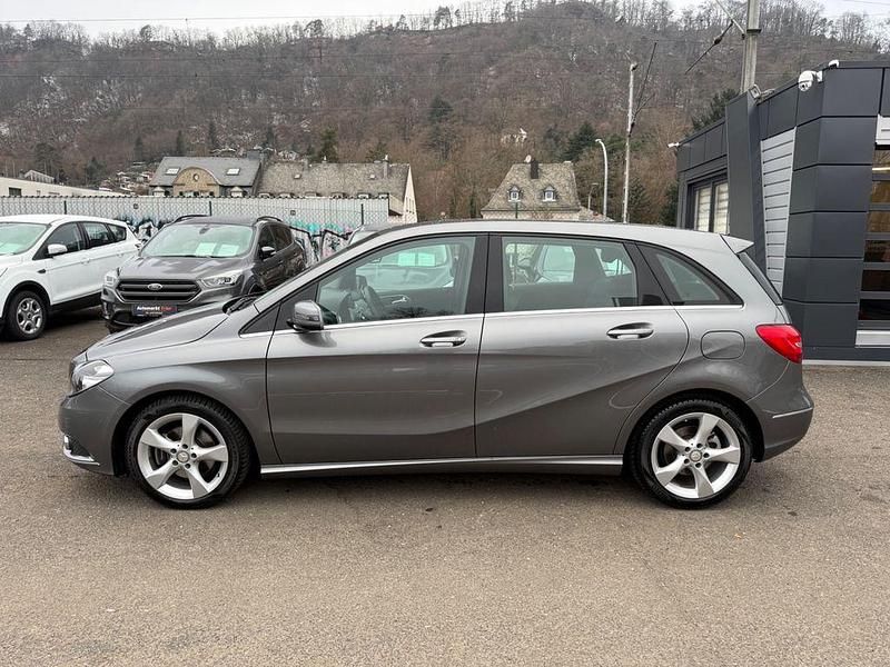 Gebraucht Mercedes B200 156 PS (114 kW) 2013 Grau Van / Kleinbus