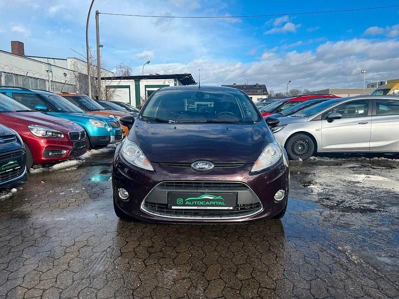 Gebraucht Ford Fiesta Titanium 97 PS (71 kW) 2011 Rot Kleinwagen