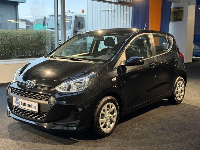 Gebraucht Hyundai i10 Classic 67 PS (49 kW) 2017 Schwarz Kleinwagen