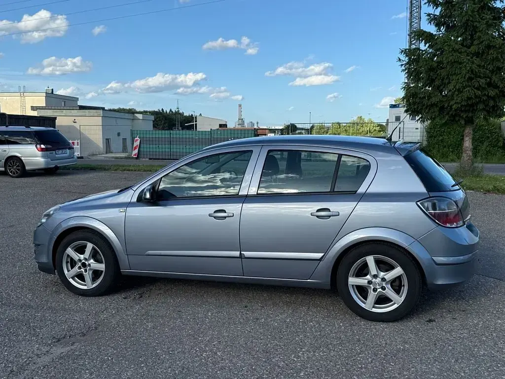 Gebraucht Opel Astra 116 PS (85 kW) 2008 Blau Limousine