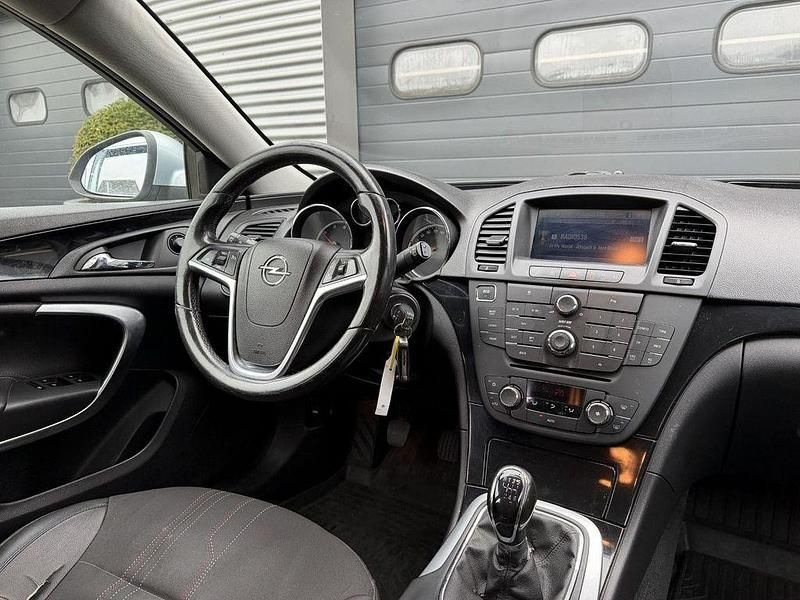 Gebraucht Opel Insignia Edition 131 PS (96 kW) 2013 Grau Kombi